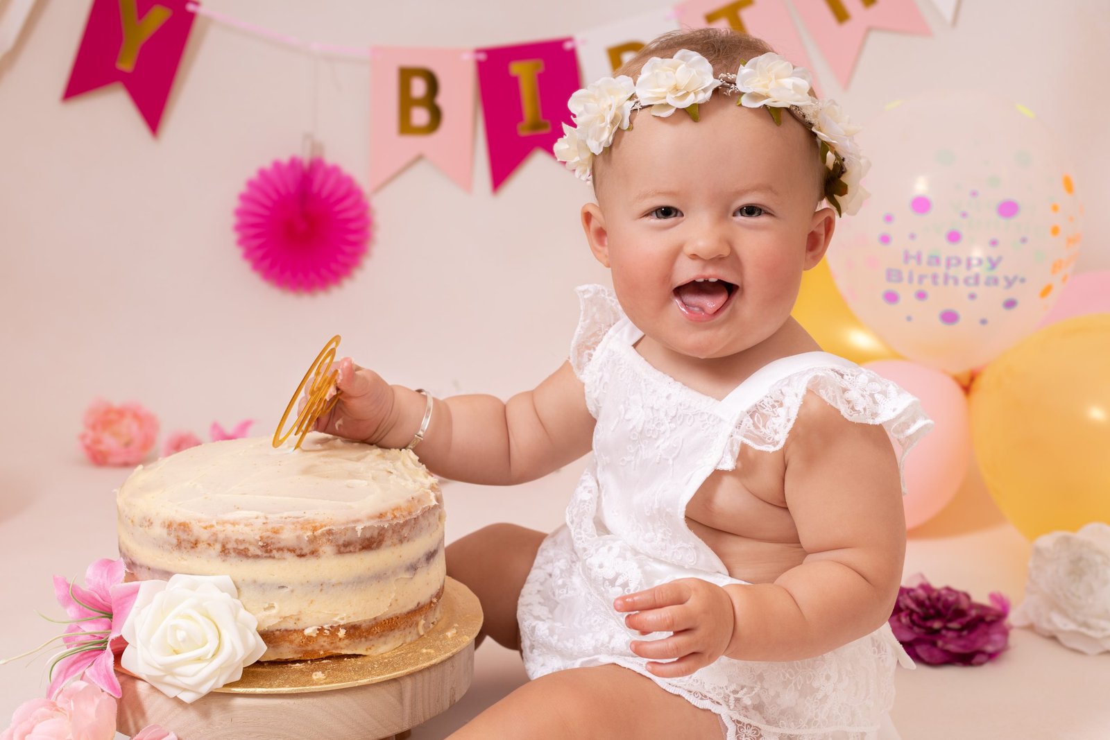 Funny, Elegant, Bicester, Oxfordshire, Studio session_Cake smash