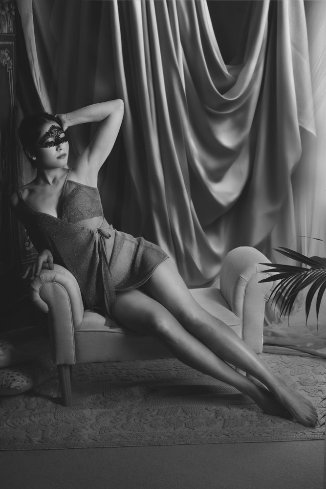 Elegant boudoir portrait photography Bicester, Oxford, Studio Boudoir, Black and white