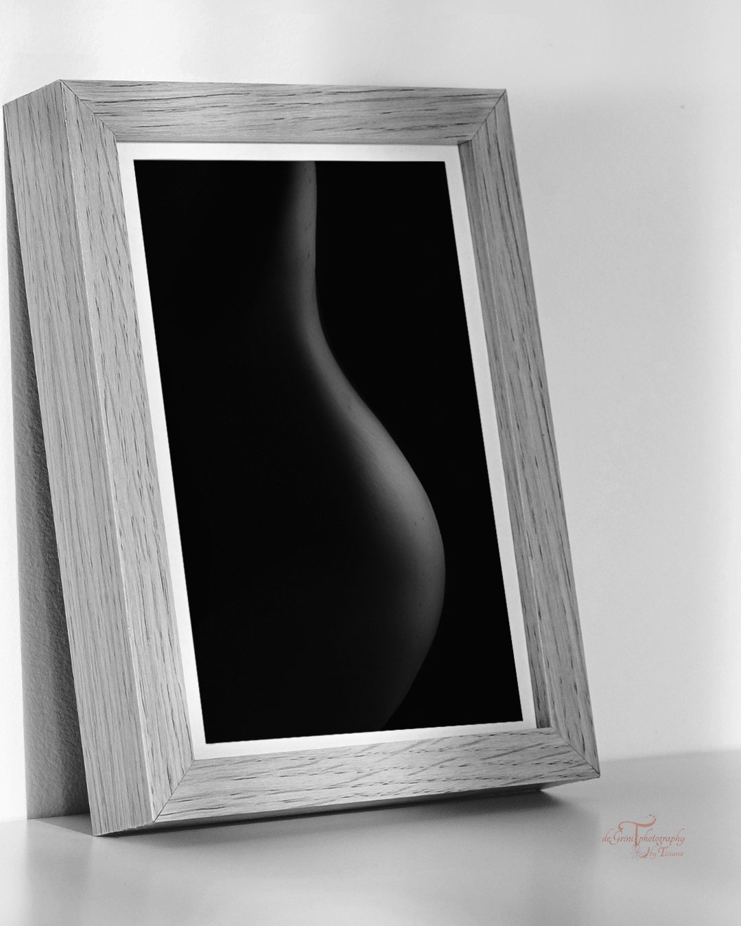 Luxury Boudoir photography in Bicester, Oxfordshire, Black and white silhouette image