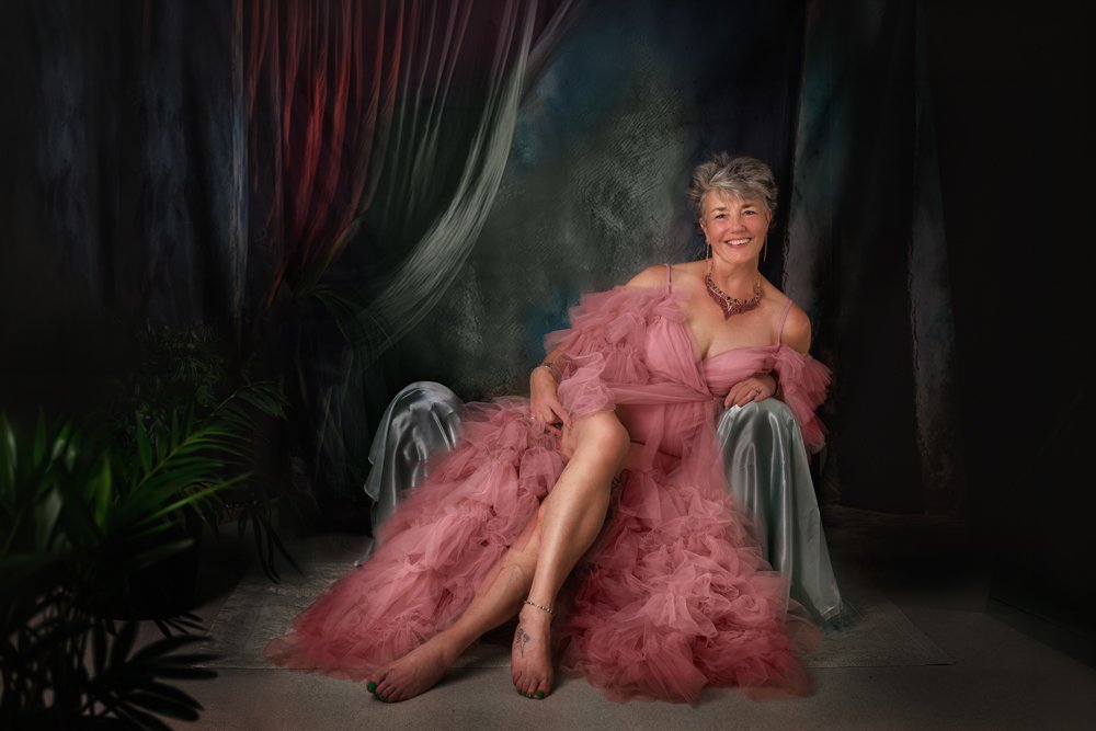 deGrini photography, Oxford, Bicester, studio woman bellissima session, pink ruffle dress, elegant style