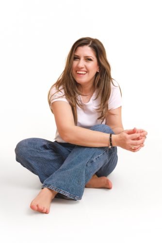 deGrini photography, Bicester, Oxfordshire, Studio Women portrait - You're Bellissima session, White background, White top and jeans