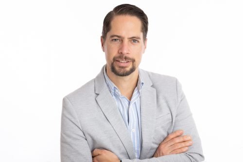 Bicester, Oxfordshire, deGrini photography studio male headshot